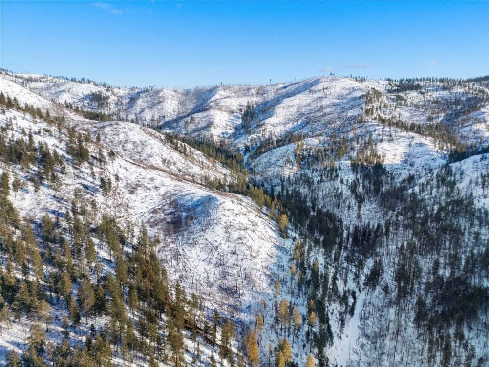 listing-67af81ac7b054-01-Aerialfrontofproperty.jpg