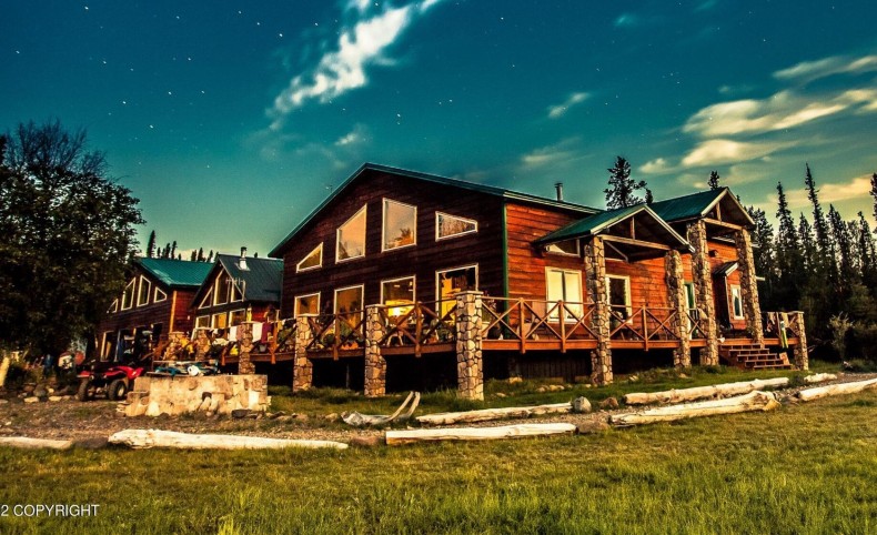 Remote Luxury Lakefront Lodge
