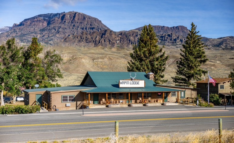Wapiti Lodge