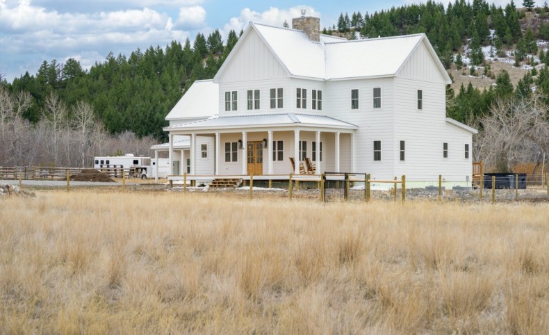 Exquisite Modern Farmhouse