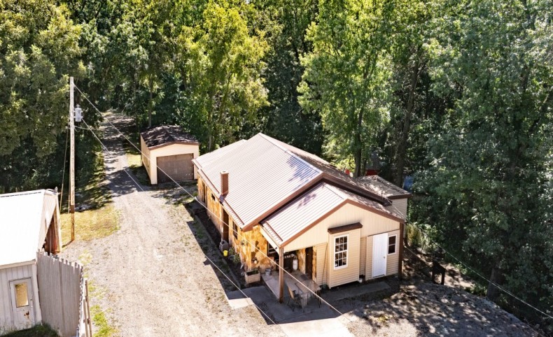 496 Hershey Lane, Bunker Hill, IL